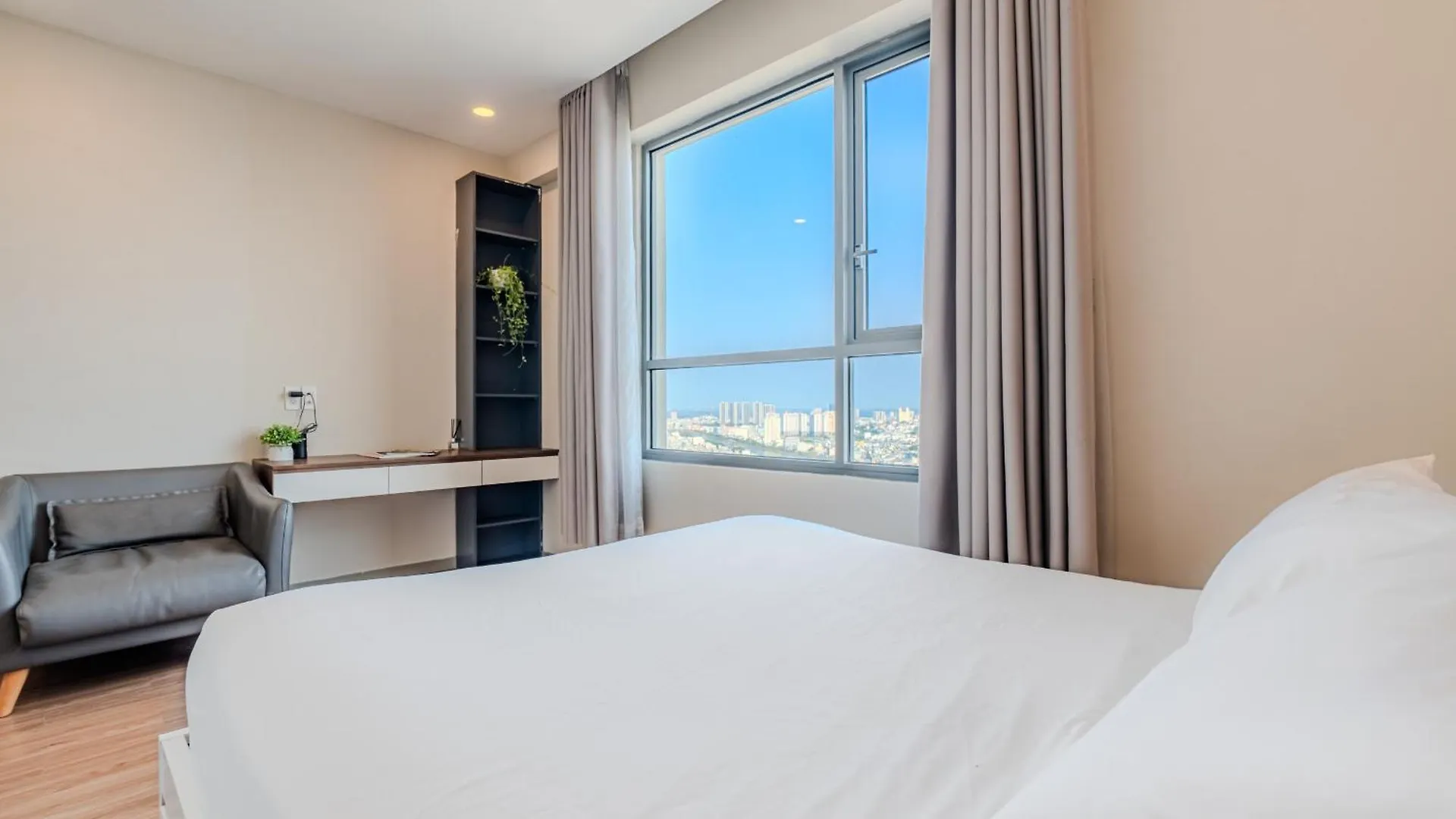 Clover Goldview Serviced Apartment Ho Chi Minh City 0*,  Vietnam