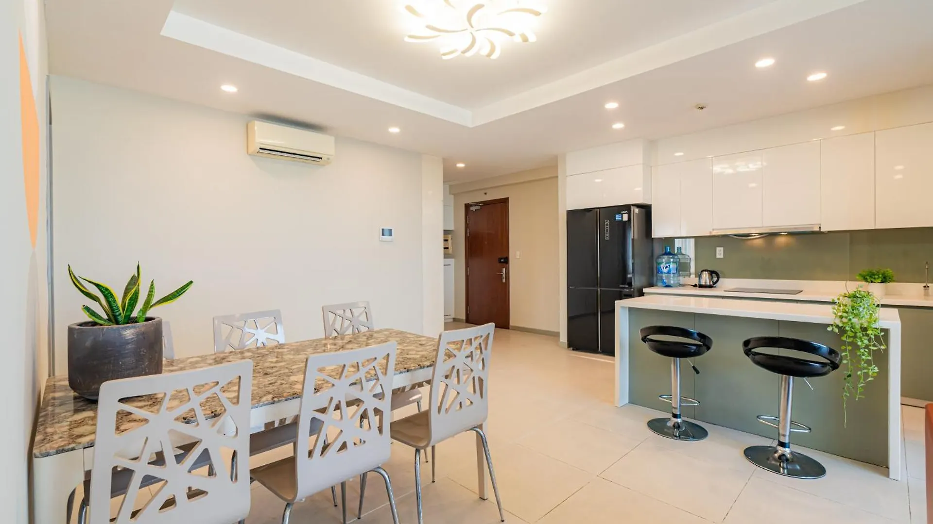Clover Goldview Serviced Apartment Ho Chi Minh City 0*,